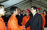 “感謝同志們為青藏鐵路建設作出的貢獻” 