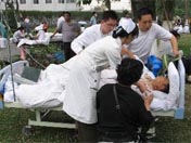 100多名地震傷員在成都接受搶救
