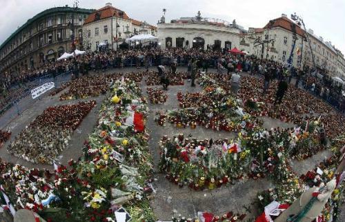 Candles and flowers are seen in a square near the Presidential Palace in Warsaw April 13, 2010.Officials said a memorial service for all 96 victims of the plane crash that killed President Lech Kaczynski, his wife and dozens of high-ranking officials would be held on Saturday and that a state funeral for Kaczynski and his wife could take place either on the same day or on Sunday.(Xinhua/Reuters Photo)