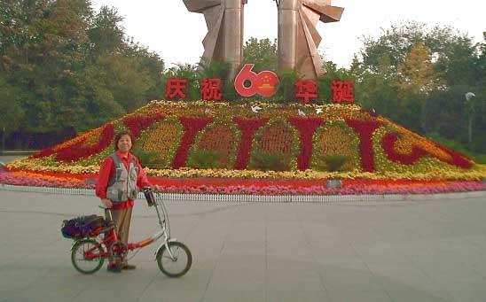 Elderly couple tour around 12 provinces on bicycle