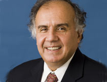 <center>卡耐基國際和平基金會國際經濟項目主任 高級研究員、前世界銀行國際貿易局局長尢裏 達杜什（Uri Dadush）</center>
