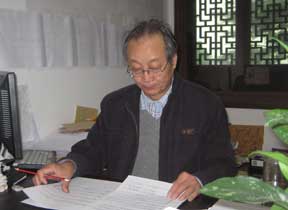 <b><center>著名田歌研究學者：韓金梅</center></b><br>      浙江嘉善人，韓老師一生致力於田歌的研究和譜曲，由他參與和製作的田歌曲目《五姑娘》被搬上了銀屏，以全新的方式展示著田歌的魅力。