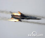 俄軍戰機空中開火