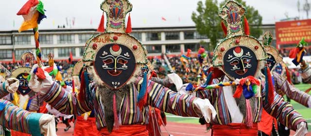 西藏日喀則第十六屆珠峰文化旅遊節開幕