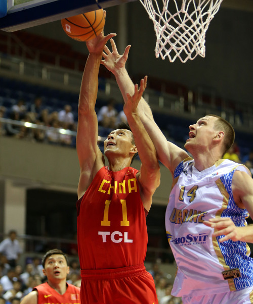 [高清組圖]易建聯砍19分 中國男籃再勝烏克蘭