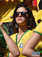 [高清組圖]內馬爾女友現身 觀戰巴西智利淘汰賽