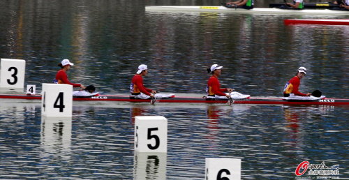 [高清組圖]女子四人皮艇500米決賽 中國隊獲冠軍