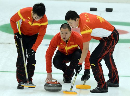 [高清組圖]中國男子冰壺隊晉級亞冬會決賽