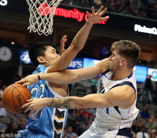 [高清組圖]獨行俠大勝北京男籃 東契奇NBA首秀