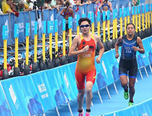 南京青奧會舉行鐵人三項比賽