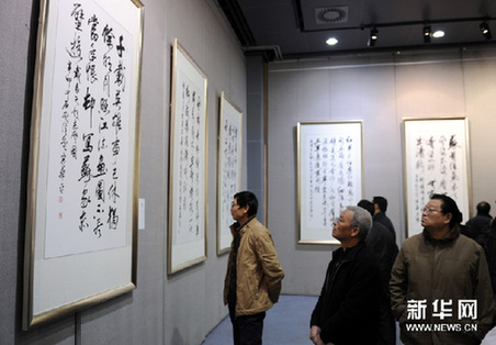 1月6日，觀眾在欣賞展出作品。新華網圖片 李博 攝