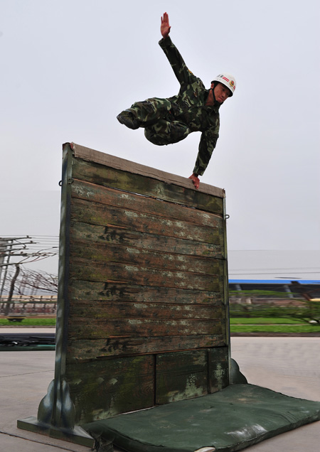 《鷹擊長空》