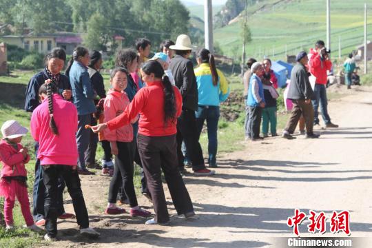 甘肅地震首夜：民眾有家不能回半夜跳動取暖