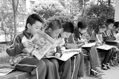 在小學階段，多閱讀、多積累，養成閱讀的習慣，並進行閱讀思考，這就是閱讀的意義。 李懷源 攝