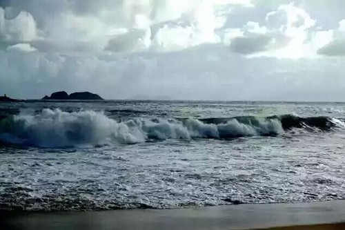 海邊天氣真是變化莫測，颱風即將到來，攝製組撤離海邊。