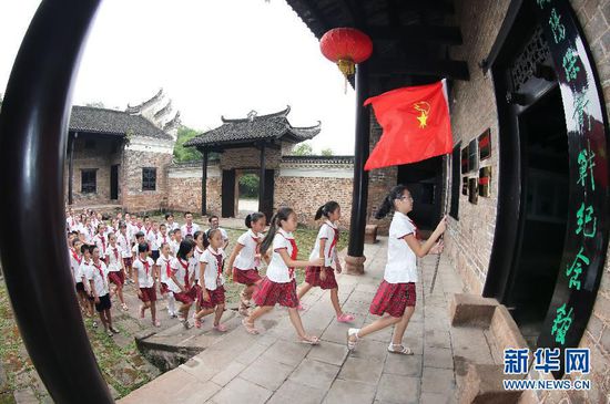湖南省衡陽市蒸水小學學生參觀衡陽保衛戰紀念館