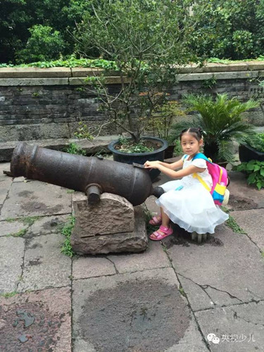 鮑璽燦，7歲。這次去了寧波鼓樓，好有歷史意義的大炮，趕緊來一張。