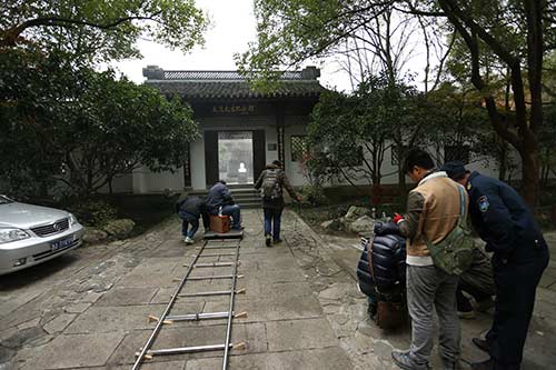攝製組在杭州章太炎故居拍攝