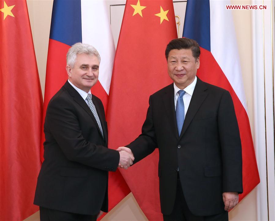 PRAGUE, March 29, 2016 (Xinhua) -- Chinese President Xi Jinping (R) meets with Milan Stech, president of the Senate of the Czech Parliament, in Prague, the Czech Republic, March 29, 2016. (Xinhua/Pang Xinglei) 