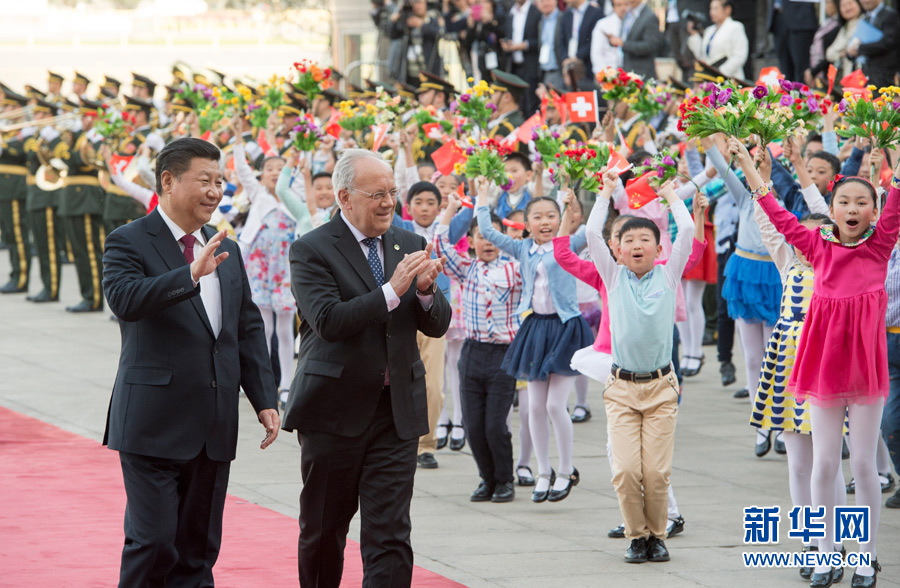 Chinese President Xi Jinping has met with his Swiss counterpart Johann Schneider-Ammann at the Great Hall of the People in Beijing. 