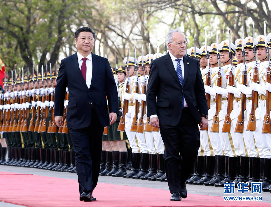 Chinese President Xi Jinping has met with his Swiss counterpart Johann Schneider-Ammann at the Great Hall of the People in Beijing. 