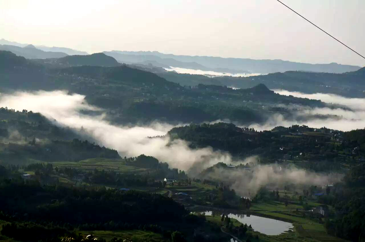 岫雲村四面環山，生態環境良好，適合小農經濟的發展。