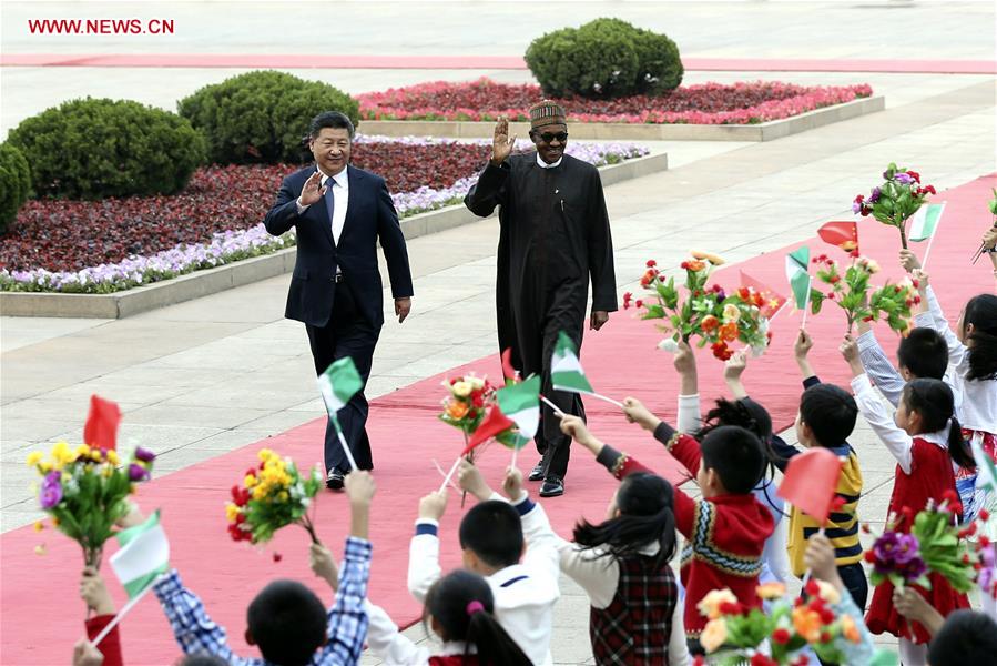 BEIJING, April 12, 2016 (Xinhua) -- Chinese President Xi Jinping (L) holds a welcoming ceremony for Nigerian President Muhammadu Buhari before their talks in Beijing, capital of China, April 12, 2016. (Xinhua/Ma Zhancheng)