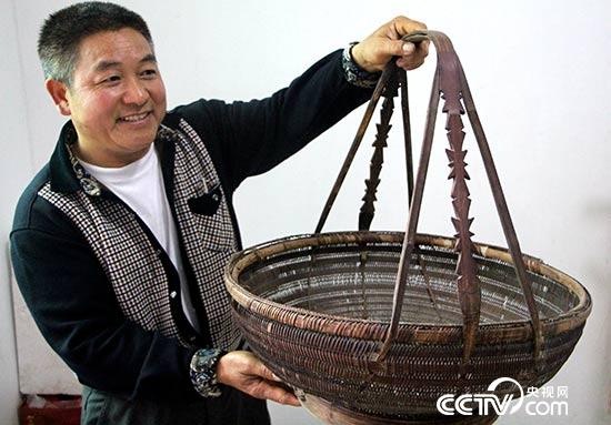 李年根太爺留下來的竹篾籃子，距今有一百多年了。