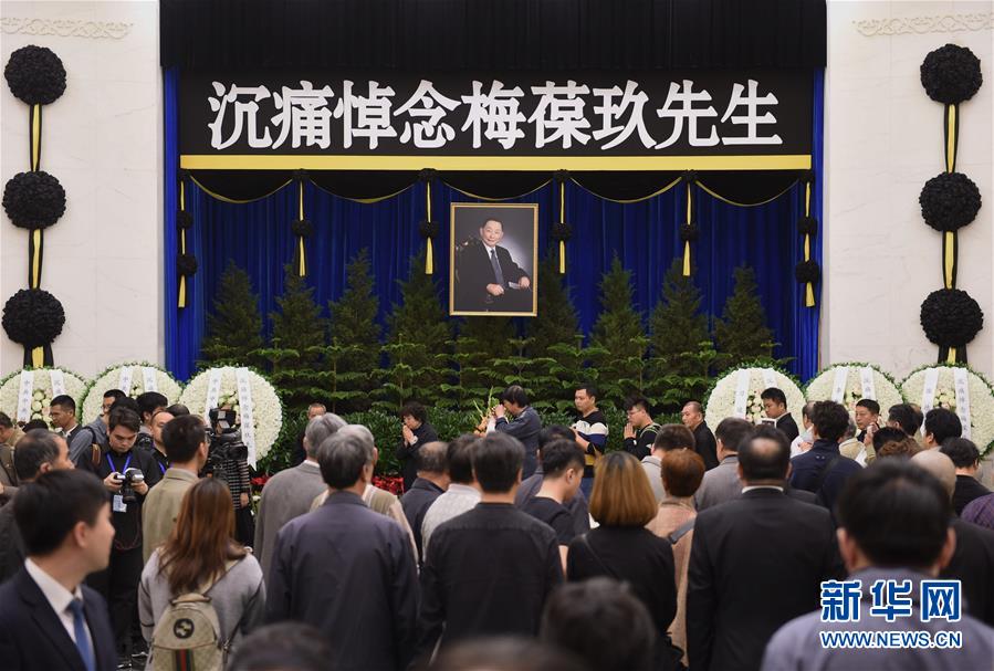 Today, Beijing officially bids farewell to Peking-Opera legend Mei Baojiu, son of the renowned Mei Lanfang. Though his voice is silent now on earth, his legacy lives on in the hearts of opera acolytes. We meet some of them now at Mei