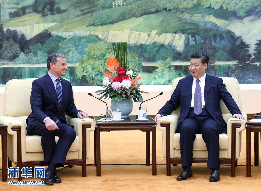 Chinese President Xi Jinping (R) meets with Bob Iger, vice chair of U.S.-China Business Council and chairman and chief executive officer of the Walt Disney Company, in Beijing, capital of China, May 5, 2016. (Xinhua/Pang Xinglei)