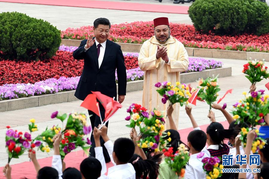 Chinese PresidentXi Jinping(L) holds a welcoming ceremony for King Mohammed VI of Morocco before their talks in Beijing, capital of China, May 11, 2016. (Xinhua/Rao Aimin)