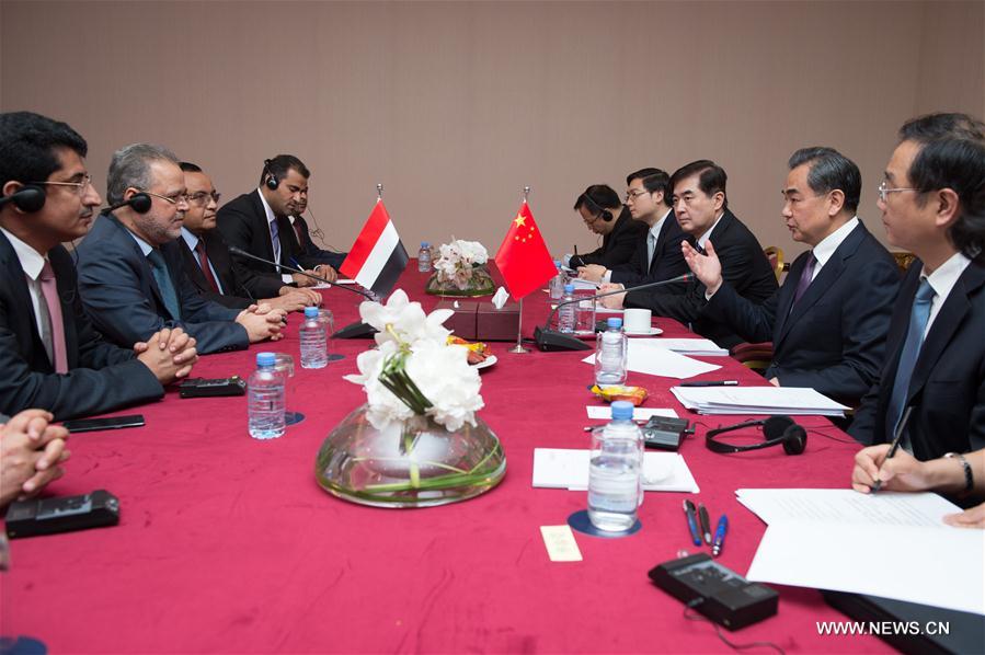 Chinese Foreign Minister Wang Yi (1st R) meets with his Lebanese counterpart Joubran Bassil (1st L) in Doha, Qatar, May 11, 2016. The two ministers are in the Qatari capital for the 7th Ministerial Meeting of the China-Arab Cooperation Forum, which is to open on Thursday. (Xinhua/Meng Tao)