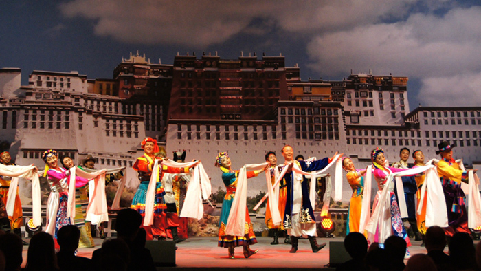 An event that gives people a peek into the history and culture of western China has begun in the Germany city of Frankfurt. The "Experience Western China" project brings song and dance and films to Europe.