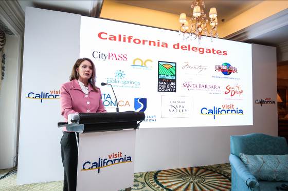 美國加利福尼亞州會展局主席兼首席執行官卡羅琳·貝特塔女士在新聞發佈會上發佈了最新的中國市場信息以及未來趨勢預測。（圖片來源：美國加利福尼亞州旅遊會展局）