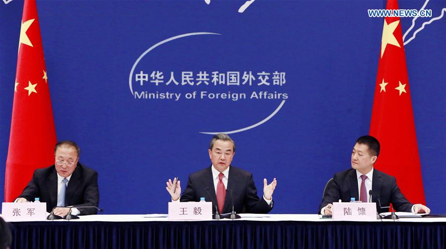 Chinese Foreign Minister Wang Yi (C) speaks at a press briefing on preparations for the Hangzhou G20 summit in Beijing, capital of China, May 26, 2016. (Xinhua/Pan Xu) 