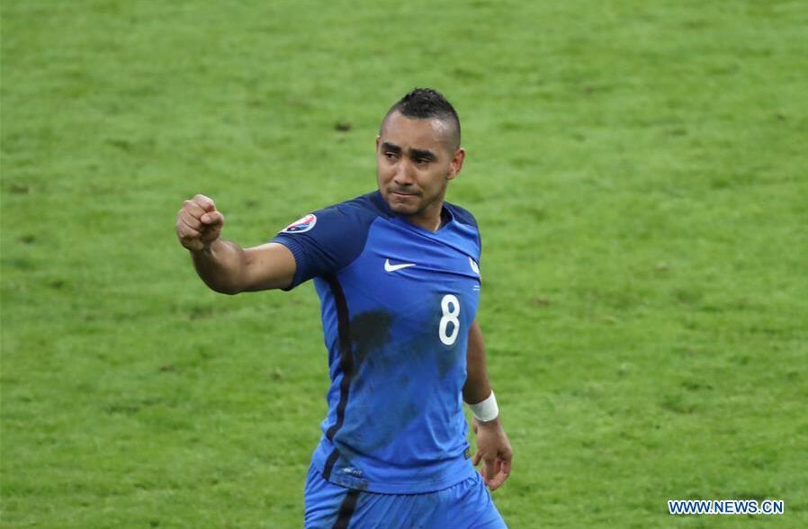 PARIS, June 11, 2016 (Xinhua) -- Dimitri Payet of France celebrates after scoring during the Euro 2016 Group A soccer match between France and Romania in Paris, France, June 10, 2016. France won 2-1. (Xinhua/Bai Xuefei)