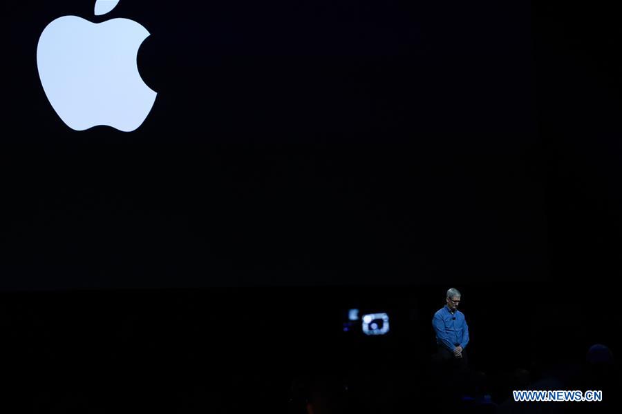  Apple Inc. CEO Tim Cook leads a moment of silence for the victims of the mass shooting in Orlando as he opens the company