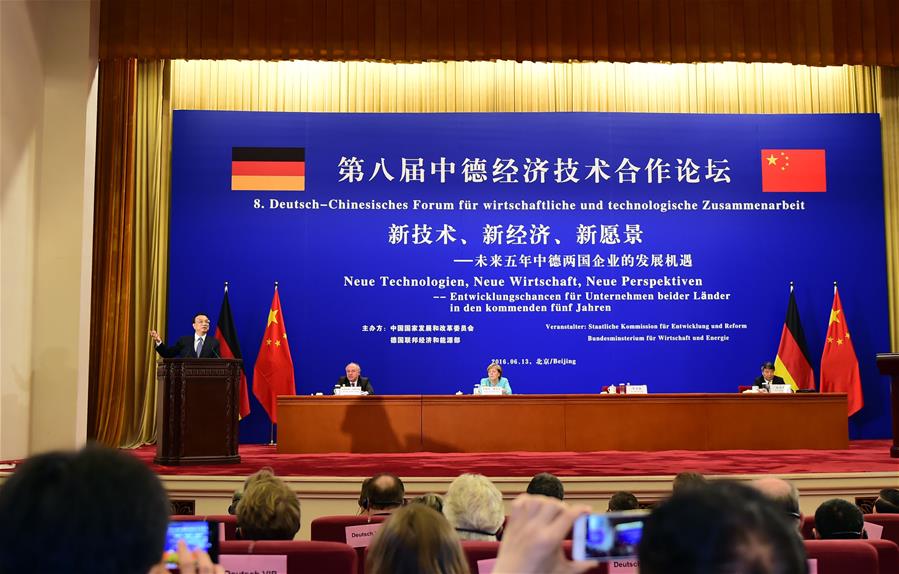  Chinese Premier Li Keqiang (1st L) and German Chancellor Angela Merkel (2nd R) attend the eighth forum on China-Germany economic and technological cooperation in Beijing, capital of China, June 13, 2016. (Xinhua/Zhang Duo)