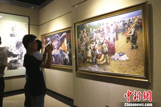 廣西柳州舉辦藝術作品雙年展西部少數民族風情受關注