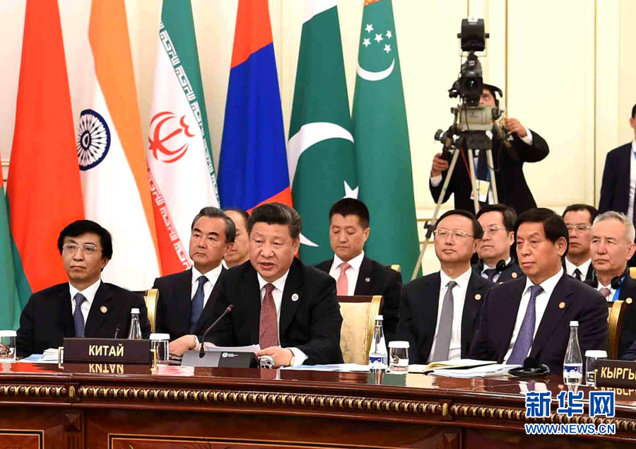 Chinese President Xi Jinping (C front) attends the 16th Shanghai Cooperation Organization (SCO) Council of Heads of State meeting in Tashkent, Uzbekistan, June 24, 2016.