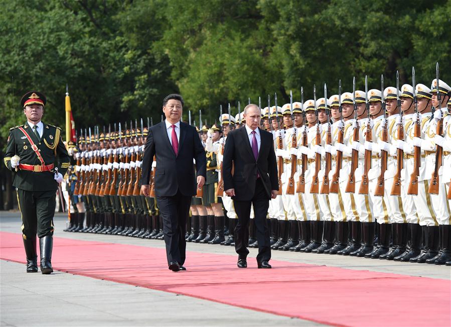 BEIJING, June 25, 2016 (Xinhua) -- Chinese President Xi Jinping (L on the red carpet) holds a welcoming ceremony for Russian President Vladimir Putin(R) before their talks at the Great Hall of the People in Beijing, capital of China, June 25, 2016. (Xinhua/Ju Peng) 