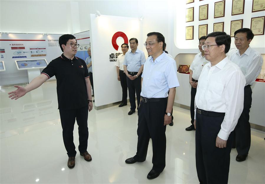  Chinese Premier Li Keqiang (C, front) visits the Troila Technology company during an inspection tour in Tianjin, north China, June 26, 2016. (Xinhua/Pang Xinglei)