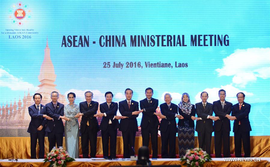 Chinese Foreign Minister Wang Yi (6th L) and other attendees of the meeting between Chinese Foreign Minister Wang Yi and his counterparts from 10 members of the Association of Southeast Asian Nations (ASEAN) pose for photos in Vientiane, capital of Laos, on July 25, 2016. China and ASEAN reaffirmed their efforts on Monday to "promote peace, stability, mutual trust and confidence" in the South China Sea. (Xinhua/Liu Yun)