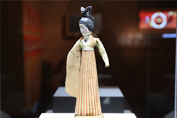 The exhibition features over 120 relics from Xinjiang Autonomous Region. Murals, sculptures, musical instruments and archives introduce viewers to unique musical genres that can only be found along the Silk Road.