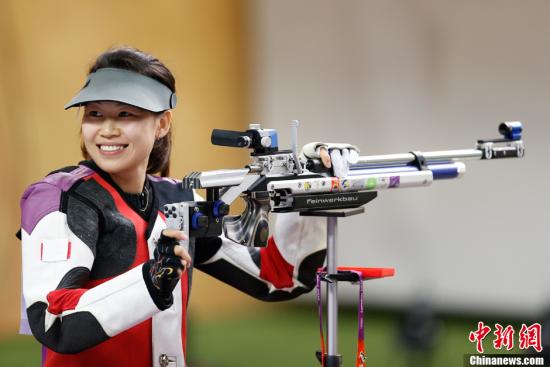 資料圖：2012年7月28日，在倫敦奧運會女子10米氣步槍決賽中，中國選手易思玲奪得本屆奧運會首枚金牌。記者 盛佳鵬 攝