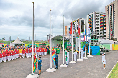 8月3日，中國代表團在巴西裏約奧運村舉行隆重的升旗儀式