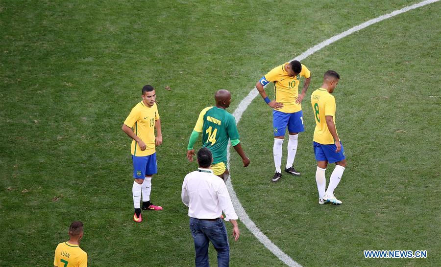 Neymar（2nd R) of Brazil reacts after the men