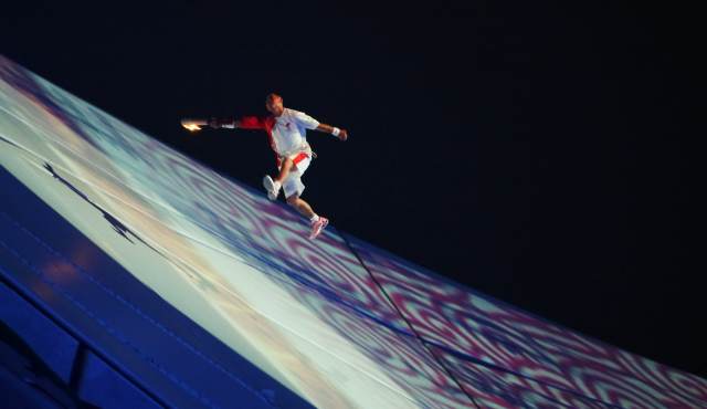 這是2008年8月8日，最後一棒火炬手李寧在北京奧運會開幕式上淩空繞場一週