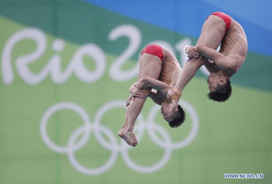 Lin Yue (L) and Chen Aisen of China compete during the men