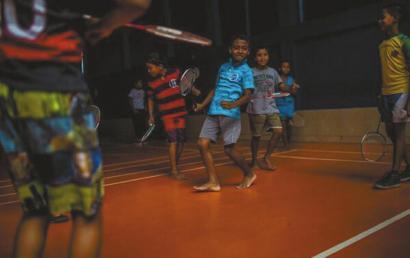 在如今的裏約，羽毛球和足球一樣，也能給貧民窟的孩子帶來希望